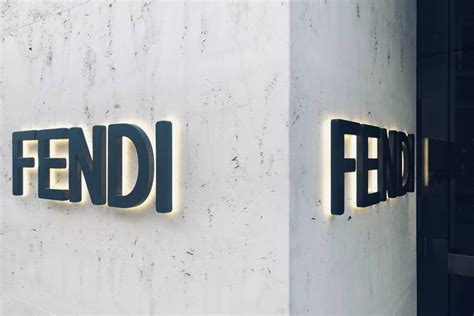 frase che rappresenta fendi|Storia di Fendi un brand iconico • Cumini Magazine.